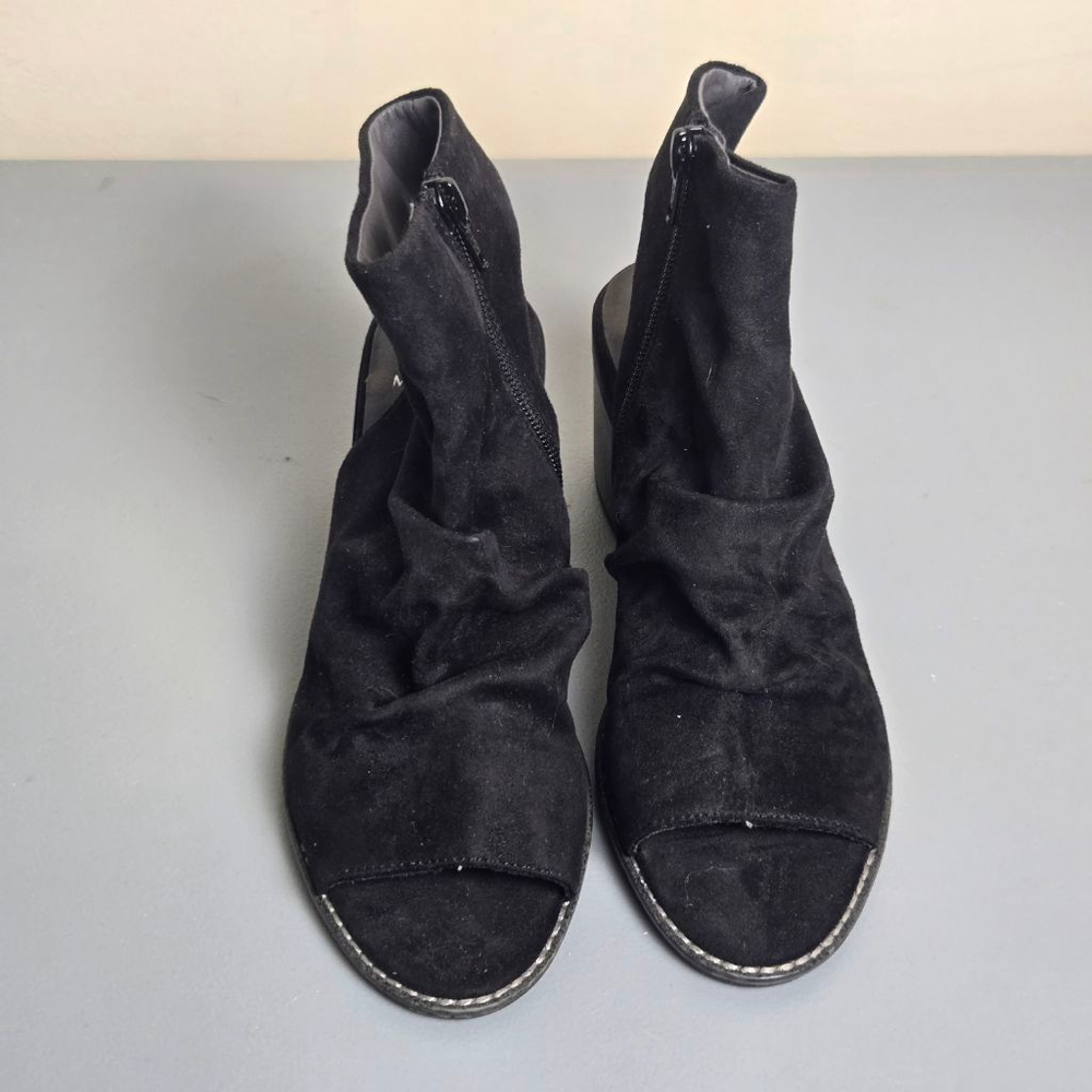 Women's White Mountain Black Suede Peep Toe Ankle Boots Size 7 - Picture 4 of 10